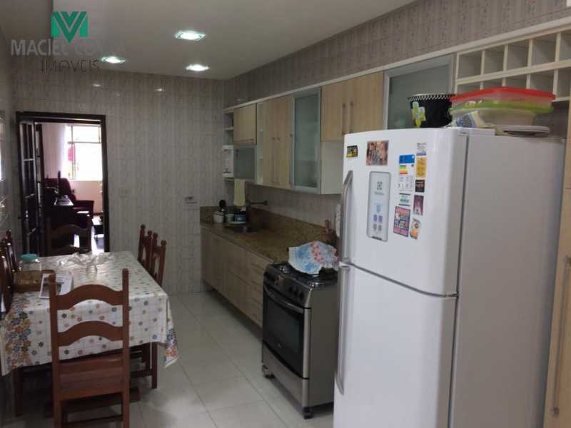 Apartamento à venda com 2 quartos, 80m² - Foto 11