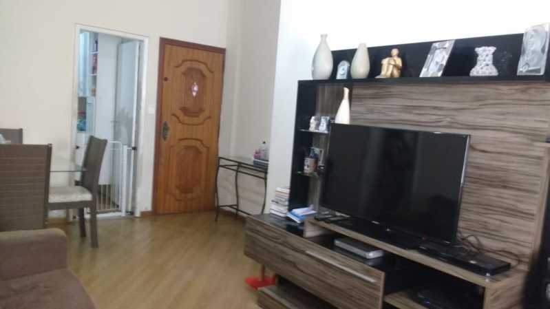 Apartamento à venda com 2 quartos, 70m² - Foto 1