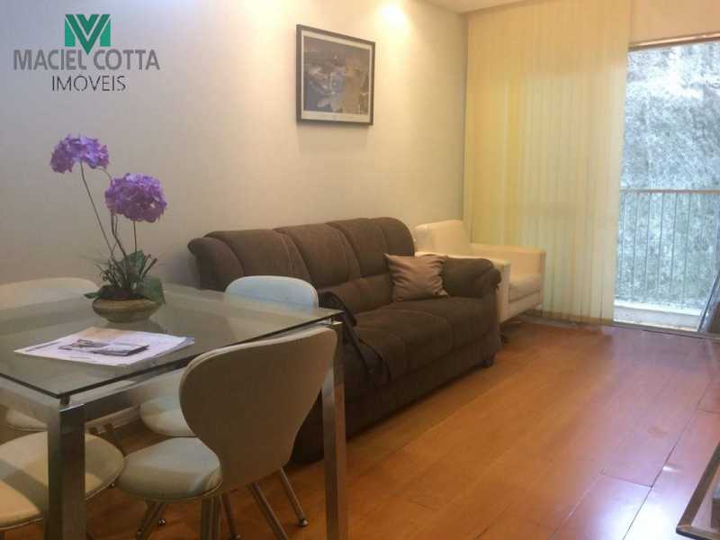 Apartamento à venda com 2 quartos, 72m² - Foto 1