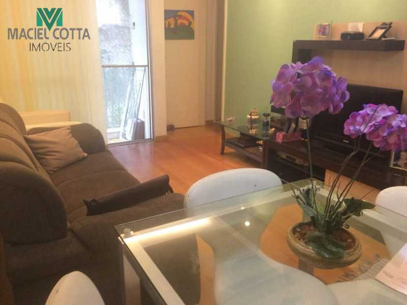 Apartamento à venda com 2 quartos, 72m² - Foto 2