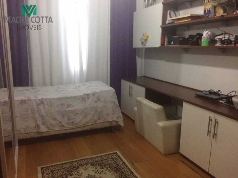 Apartamento à venda com 2 quartos, 72m² - Foto 4