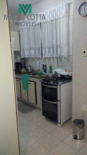 Apartamento à venda com 2 quartos, 72m² - Foto 9