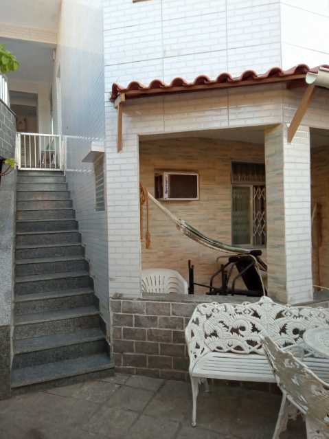 Casa à venda com 6 quartos, 192m² - Foto 2