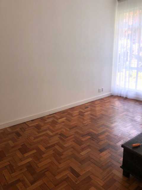 Apartamento à venda com 2 quartos, 70m² - Foto 2