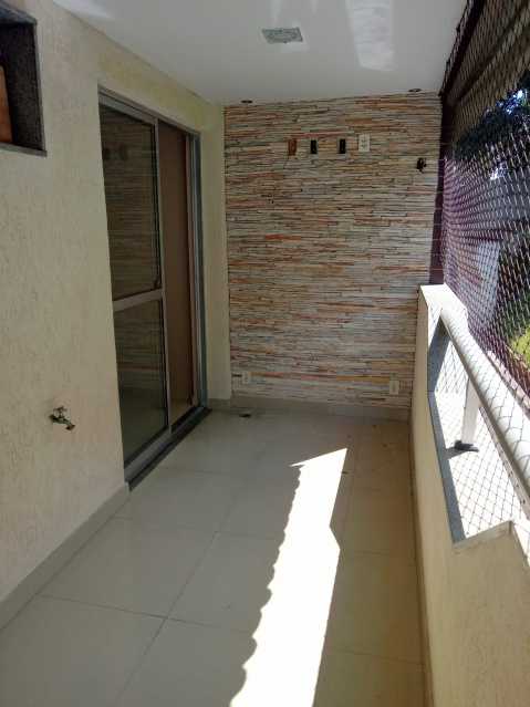 Apartamento à venda com 2 quartos, 70m² - Foto 2