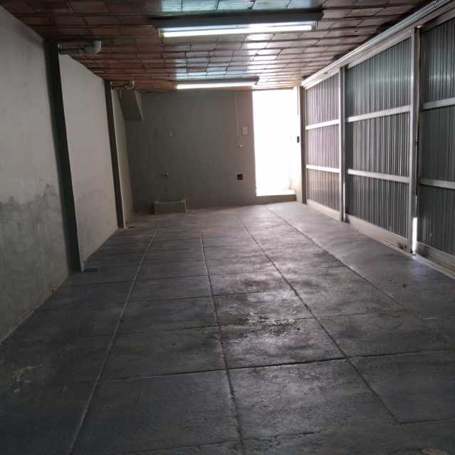 Casa à venda com 4 quartos, 300m² - Foto 25