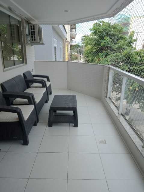 Apartamento à venda com 2 quartos, 75m² - Foto 2