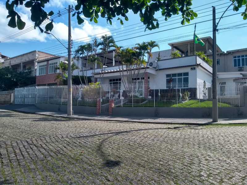 Casa à venda com 3 quartos, 200m² - Foto 1