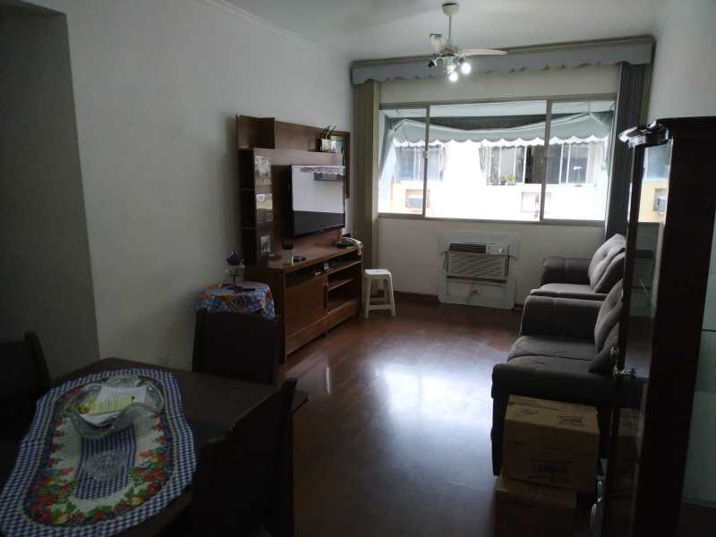 Apartamento à venda com 2 quartos, 70m² - Foto 1