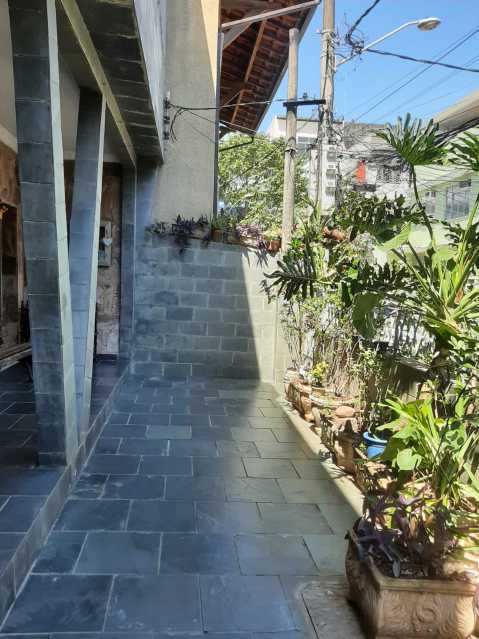 Casa de Condomínio à venda com 3 quartos, 184m² - Foto 2