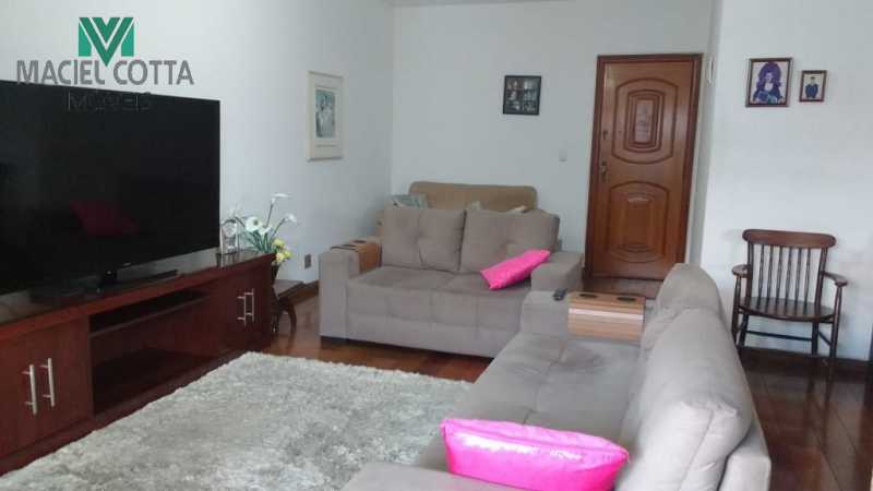 Apartamento à venda com 3 quartos, 176m² - Foto 2