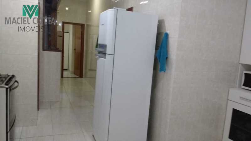 Apartamento à venda com 3 quartos, 176m² - Foto 18