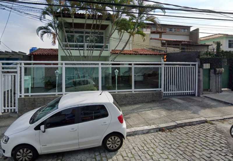 Casa à venda com 4 quartos, 223m² - Foto 1