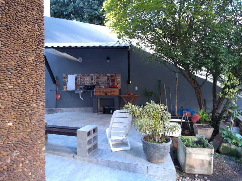 Casa à venda com 4 quartos, 200m² - Foto 21