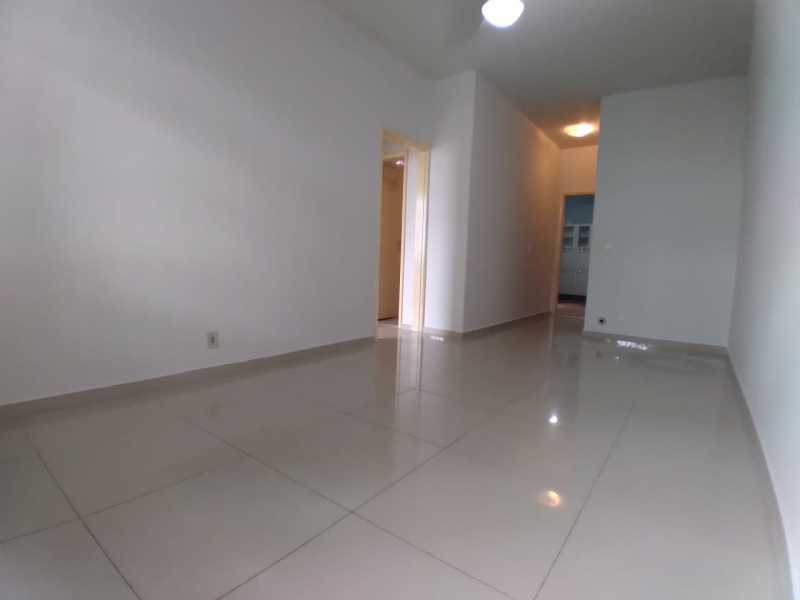 Apartamento à venda com 2 quartos, 66m² - Foto 2