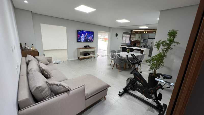 Casa à venda com 3 quartos, 200m² - Foto 3