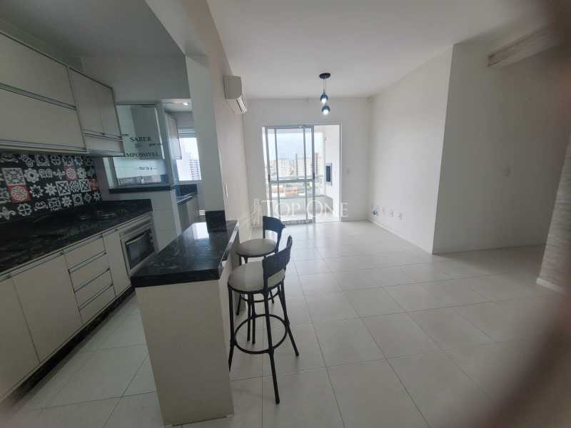 Apartamento à venda com 2 quartos, 67m² - Foto 2