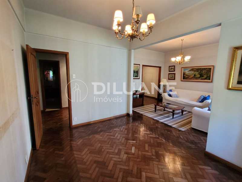 Apartamento à venda com 3 quartos, 132m² - Foto 3