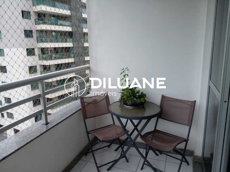 Apartamento à venda com 3 quartos, 98m² - Foto 1