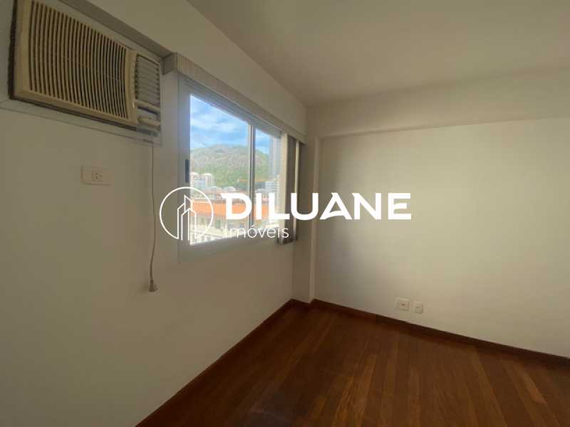 Apartamento à venda com 2 quartos, 90m² - Foto 17