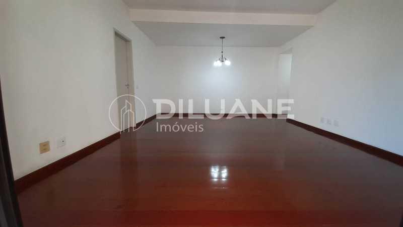 Apartamento à venda com 3 quartos, 128m² - Foto 2