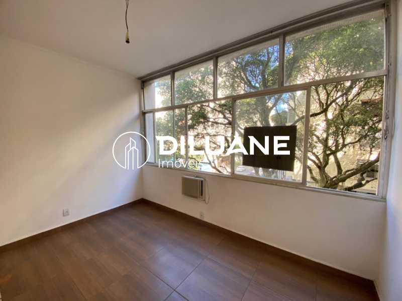 Apartamento à venda com 2 quartos, 70m² - Foto 1