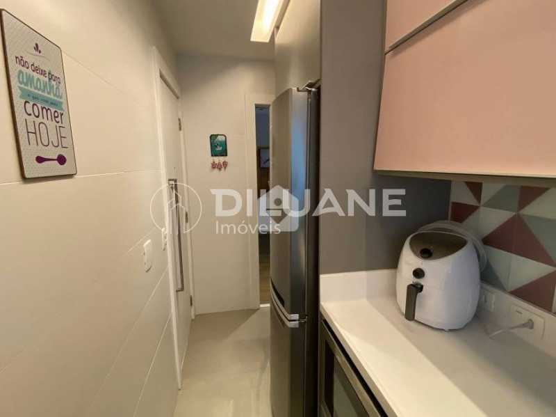 Apartamento à venda com 2 quartos, 80m² - Foto 27