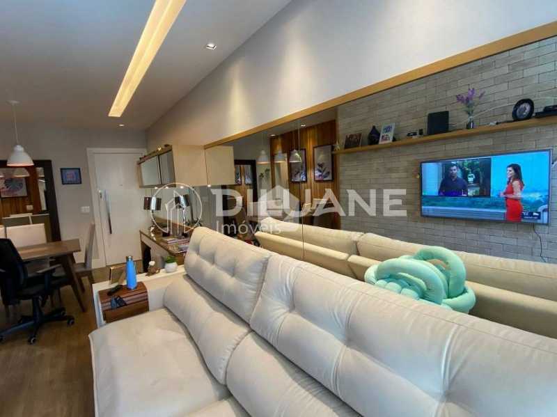 Apartamento à venda com 2 quartos, 80m² - Foto 44