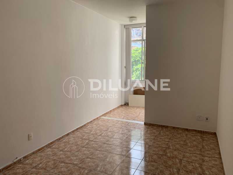 Apartamento à venda com 2 quartos, 70m² - Foto 2