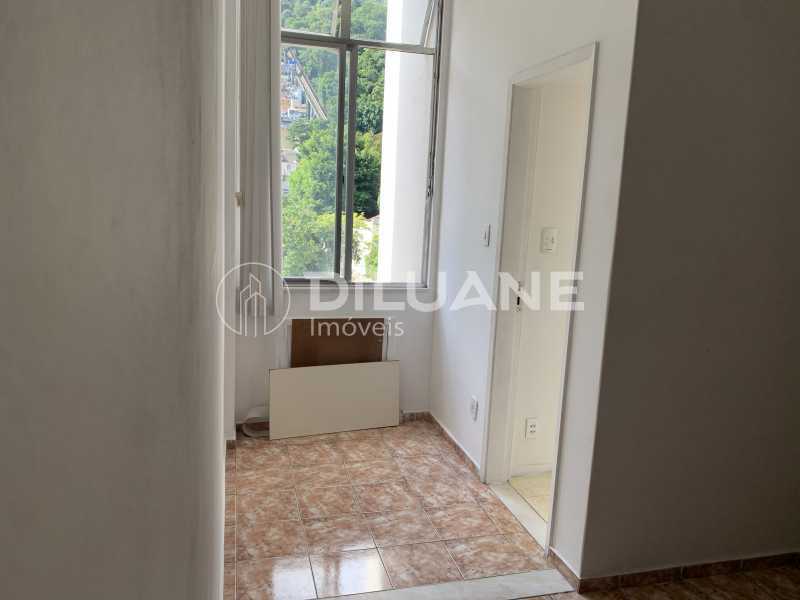 Apartamento à venda com 2 quartos, 70m² - Foto 3