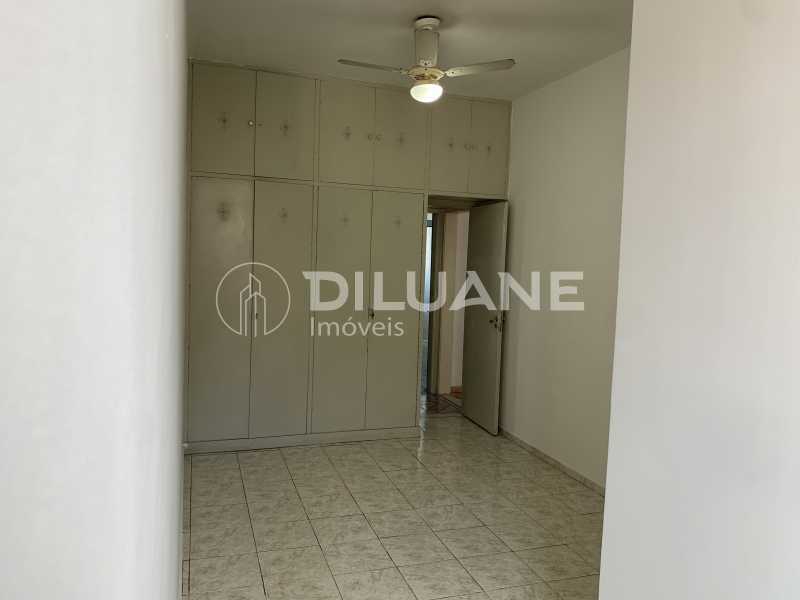 Apartamento à venda com 2 quartos, 70m² - Foto 14