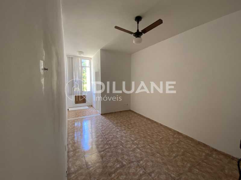 Apartamento à venda com 2 quartos, 70m² - Foto 1