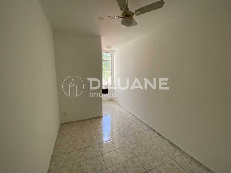 Apartamento à venda com 2 quartos, 70m² - Foto 11