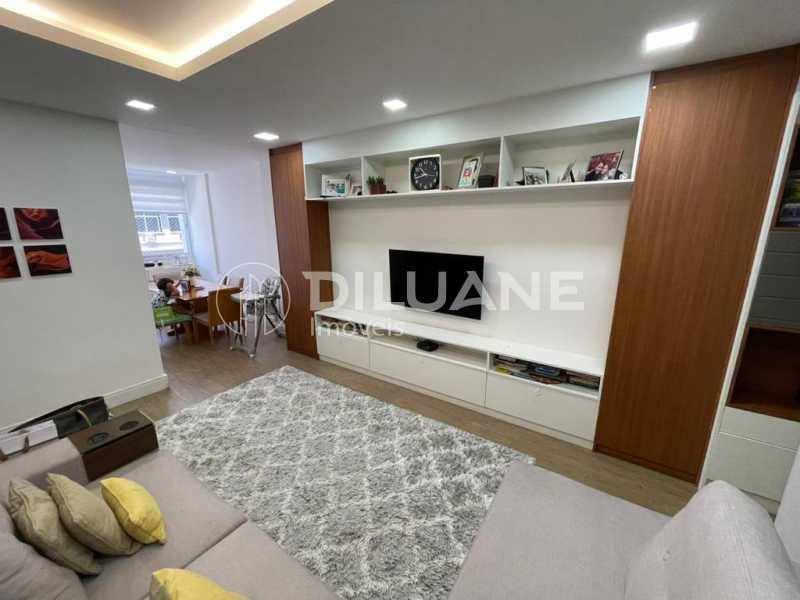 Apartamento à venda com 3 quartos, 130m² - Foto 1