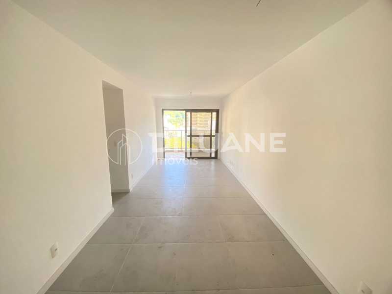 Apartamento à venda com 3 quartos, 113m² - Foto 1