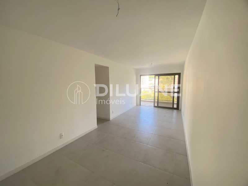 Apartamento à venda com 3 quartos, 113m² - Foto 2