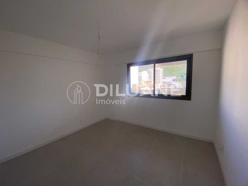 Apartamento à venda com 3 quartos, 113m² - Foto 13