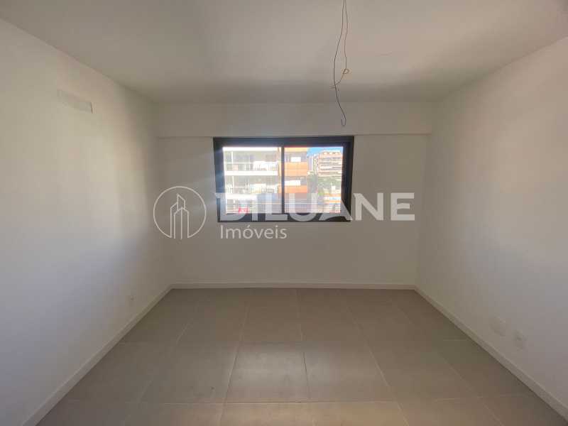 Apartamento à venda com 3 quartos, 113m² - Foto 19