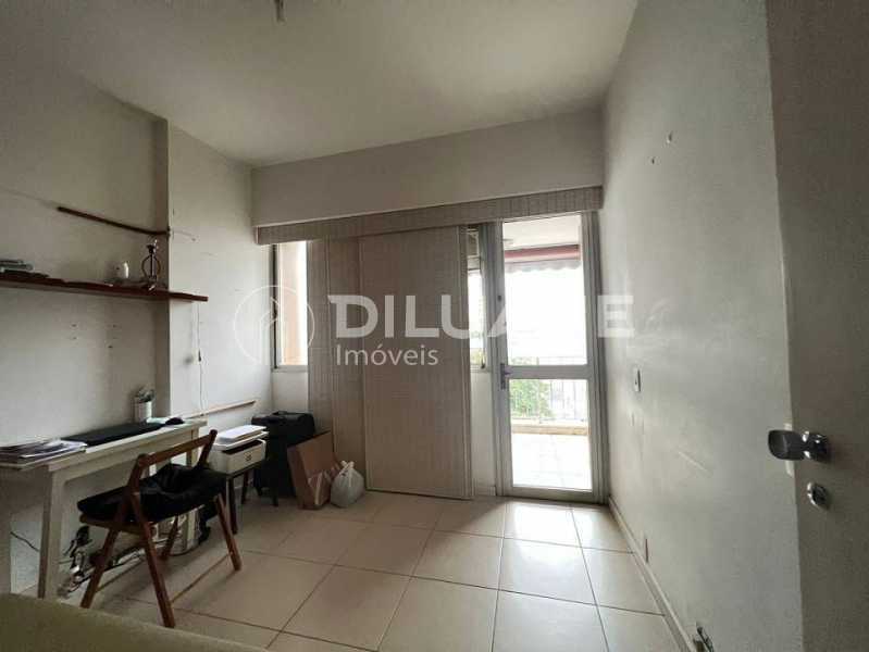 Apartamento à venda com 3 quartos, 159m² - Foto 7