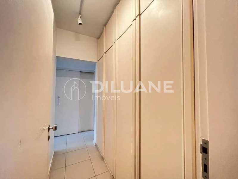 Apartamento à venda com 3 quartos, 159m² - Foto 13