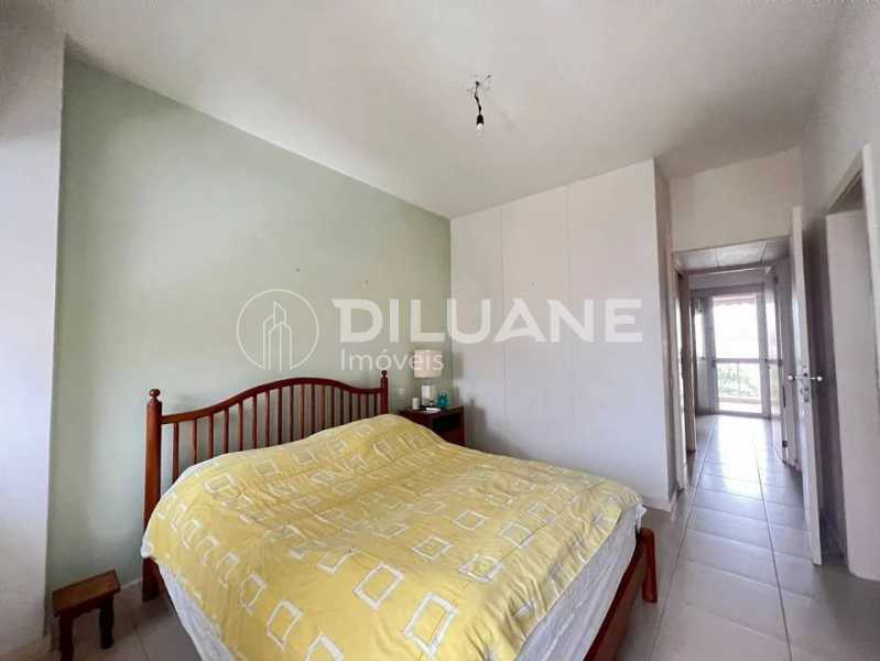 Apartamento à venda com 3 quartos, 159m² - Foto 14