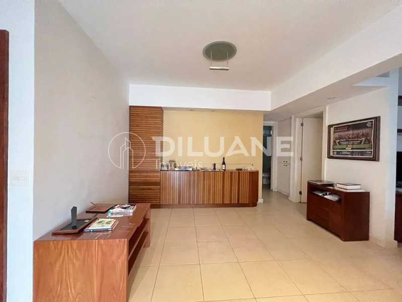 Apartamento à venda com 3 quartos, 159m² - Foto 10