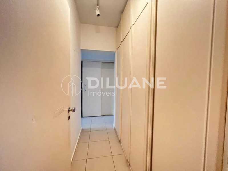 Apartamento à venda com 3 quartos, 159m² - Foto 23