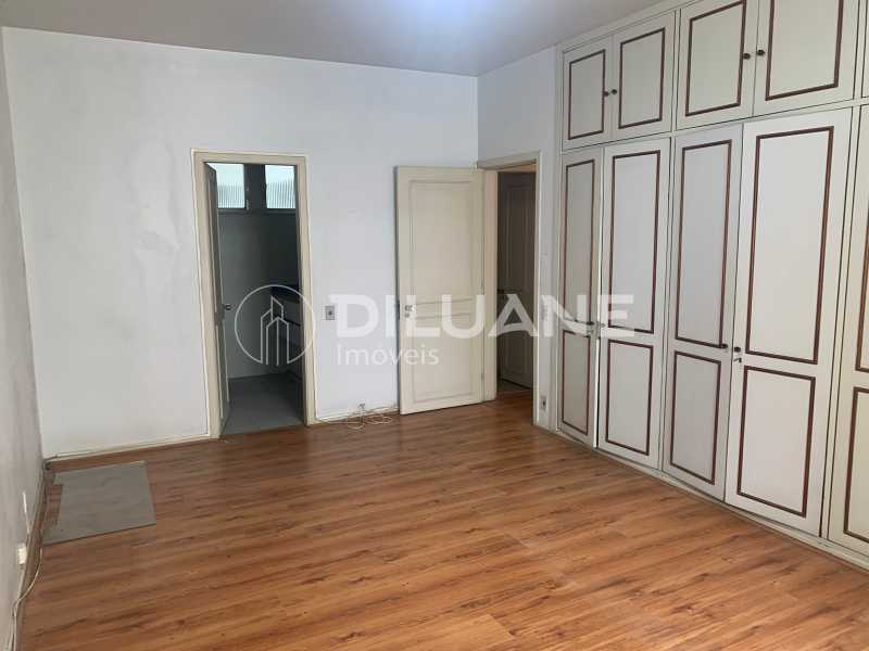 Apartamento à venda com 4 quartos, 222m² - Foto 21