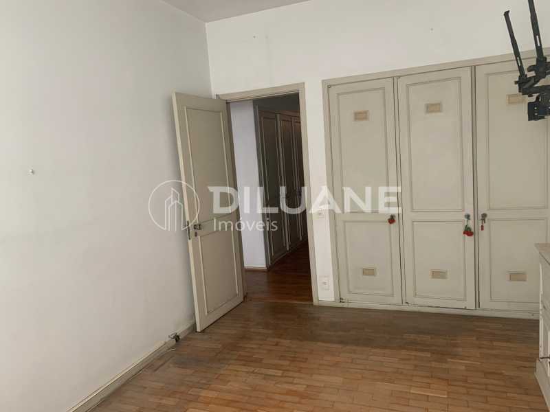 Apartamento à venda com 4 quartos, 222m² - Foto 25