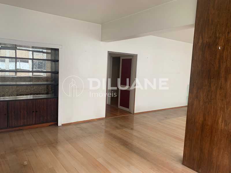 Apartamento à venda com 4 quartos, 222m² - Foto 4