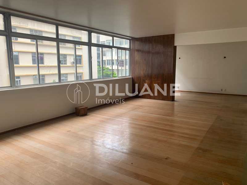 Apartamento à venda com 4 quartos, 222m² - Foto 1