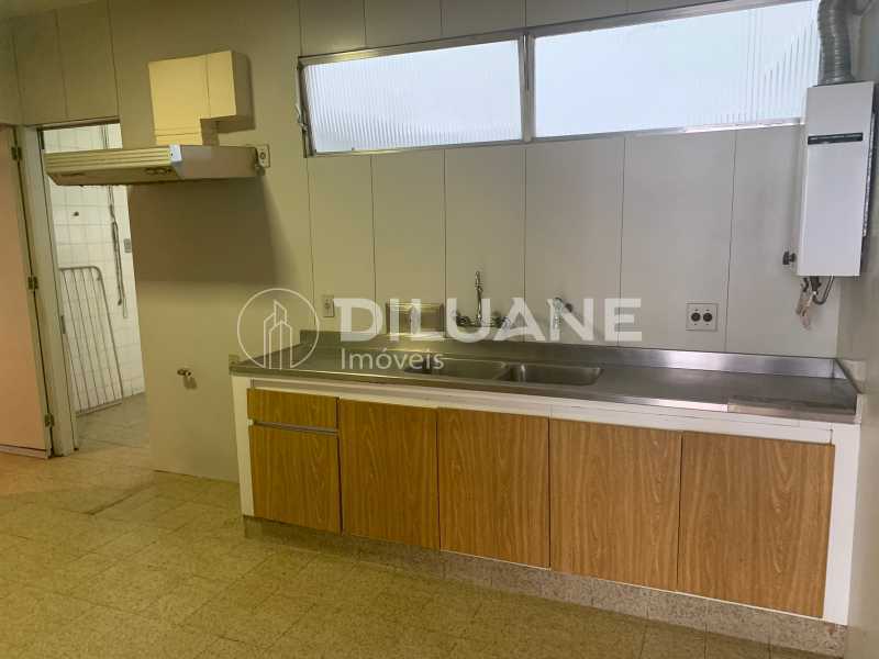 Apartamento à venda com 4 quartos, 222m² - Foto 10