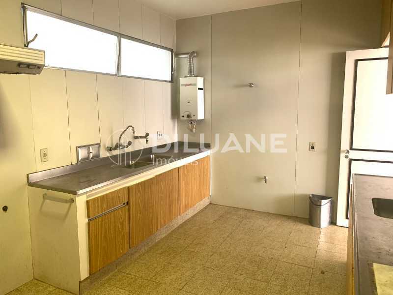 Apartamento à venda com 4 quartos, 222m² - Foto 8