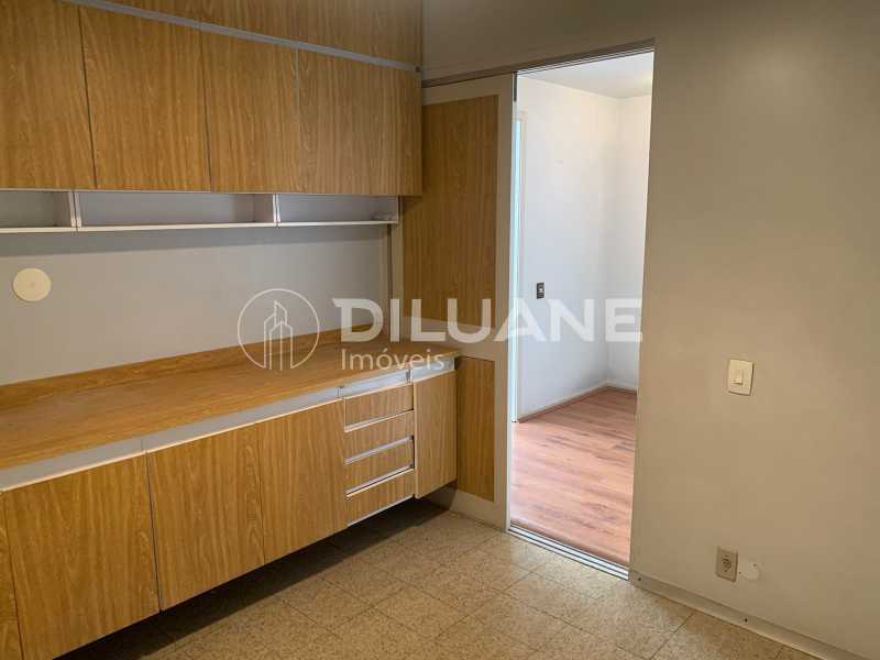 Apartamento à venda com 4 quartos, 222m² - Foto 7